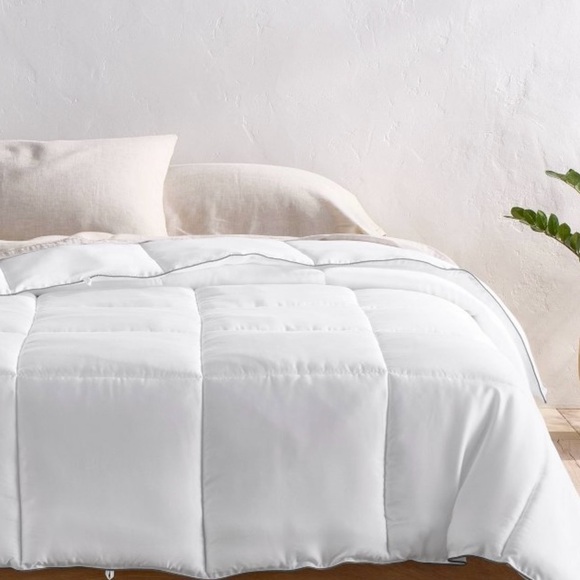 Full/Queen Premium Cooling Down Alternative
Duvet Insert - Casaluna - Picture 1 of 2